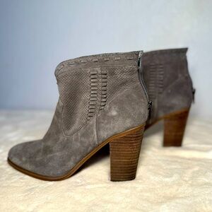 Vince Camuto Suede/Leather Fretzia ankle booties ,Gray, women’s 7.5